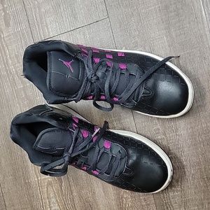 Nike Jordan Illusion size 7Y. Black and purple